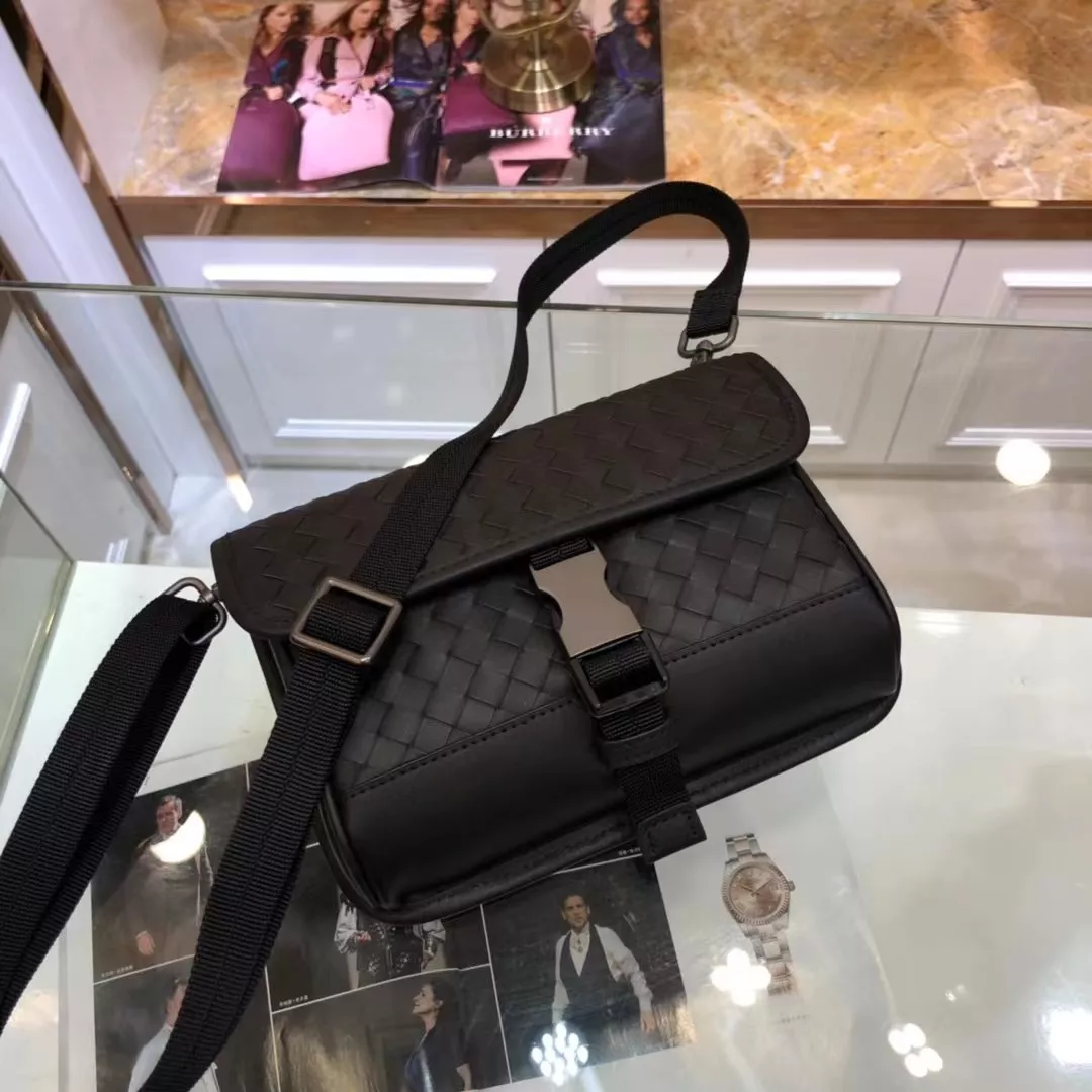 WellDesigned 6157 Bottega Veneta AAA Man Messenger Bags