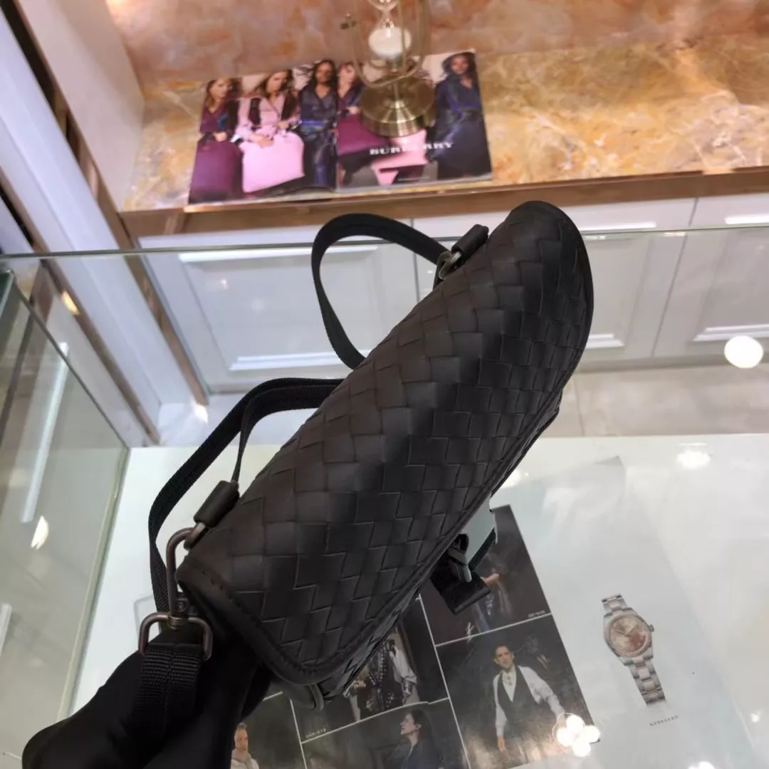 WellDesigned 6157 Bottega Veneta AAA Man Messenger Bags