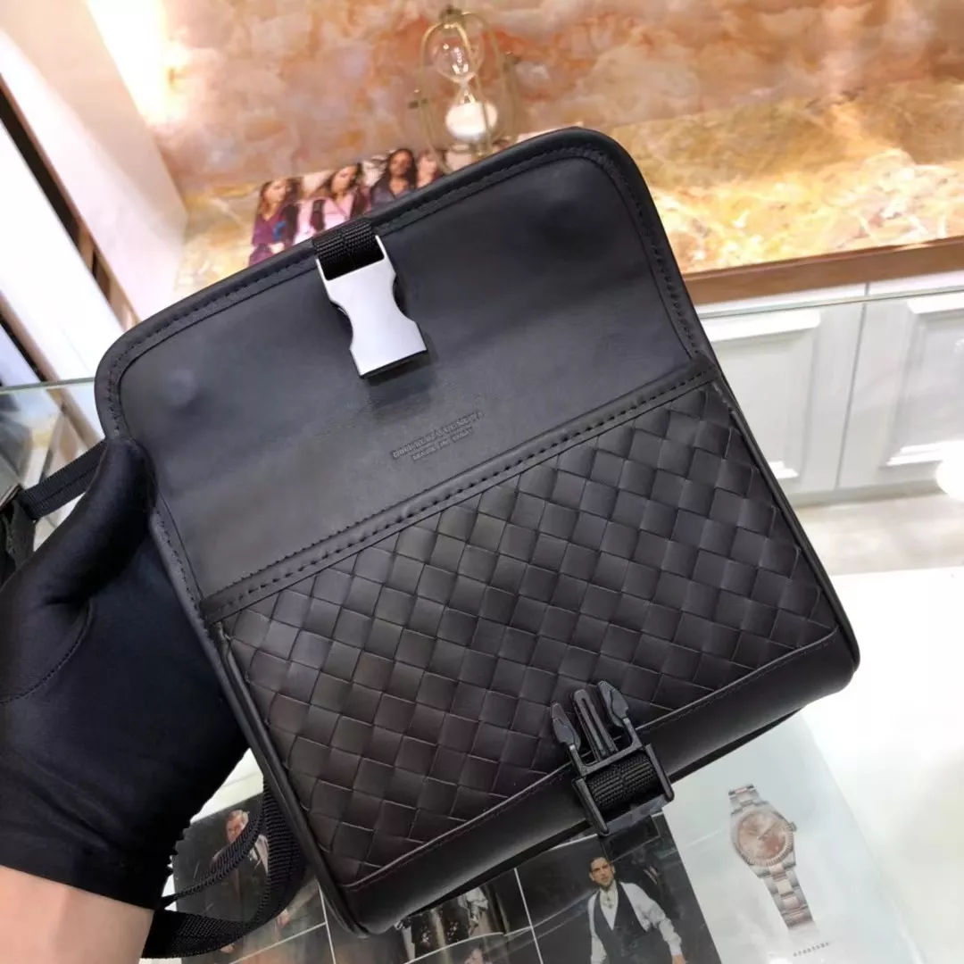 WellDesigned 6157 Bottega Veneta AAA Man Messenger Bags