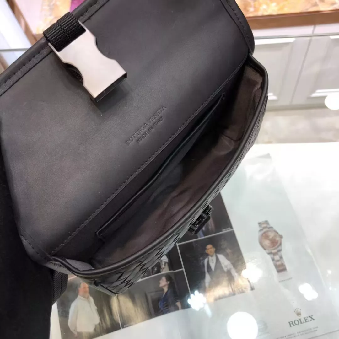 WellDesigned 6157 Bottega Veneta AAA Man Messenger Bags