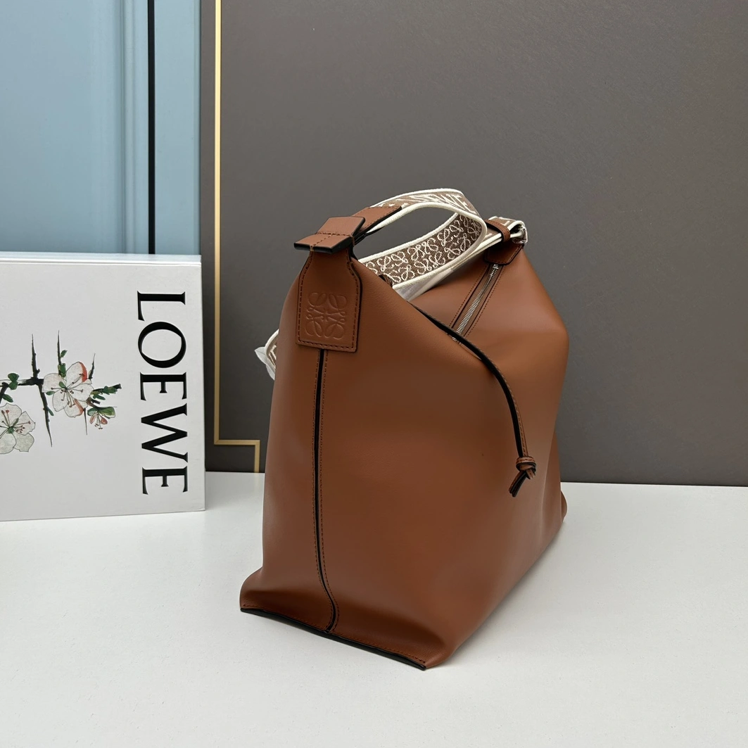 WellDesigned 617 LOEWE AAA Quality Messenger Bags For Women
