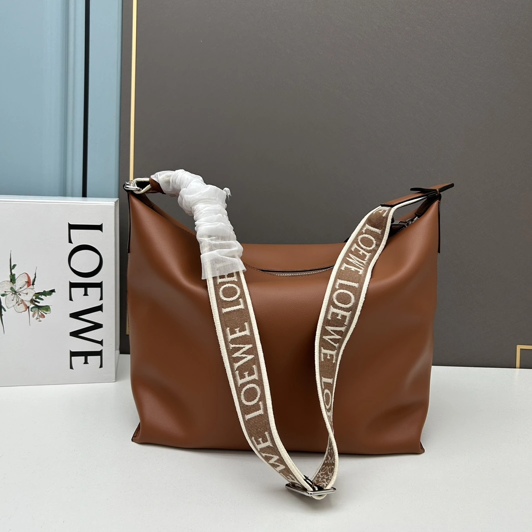 WellDesigned 617 LOEWE AAA Quality Messenger Bags For Women