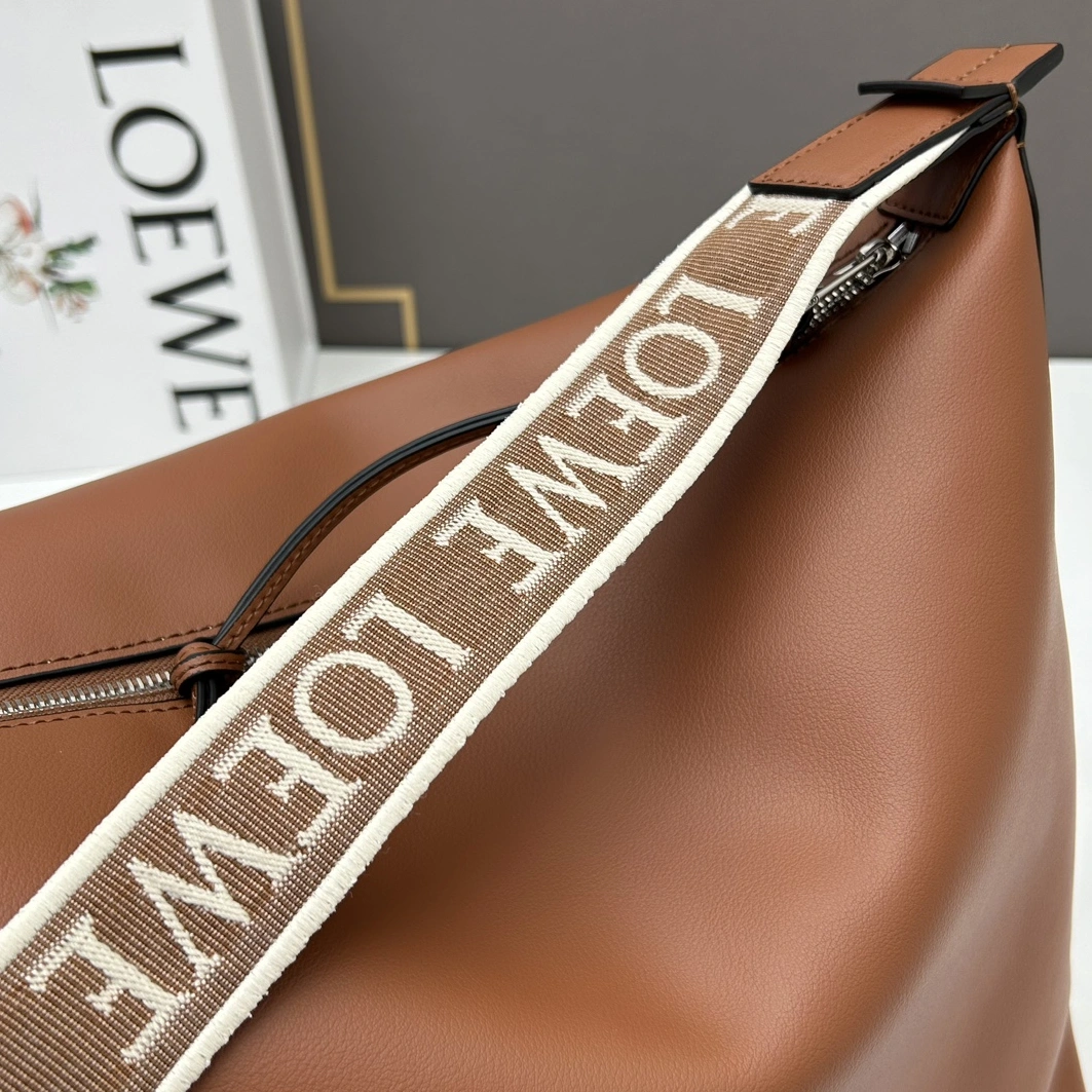 WellDesigned 617 LOEWE AAA Quality Messenger Bags For Women