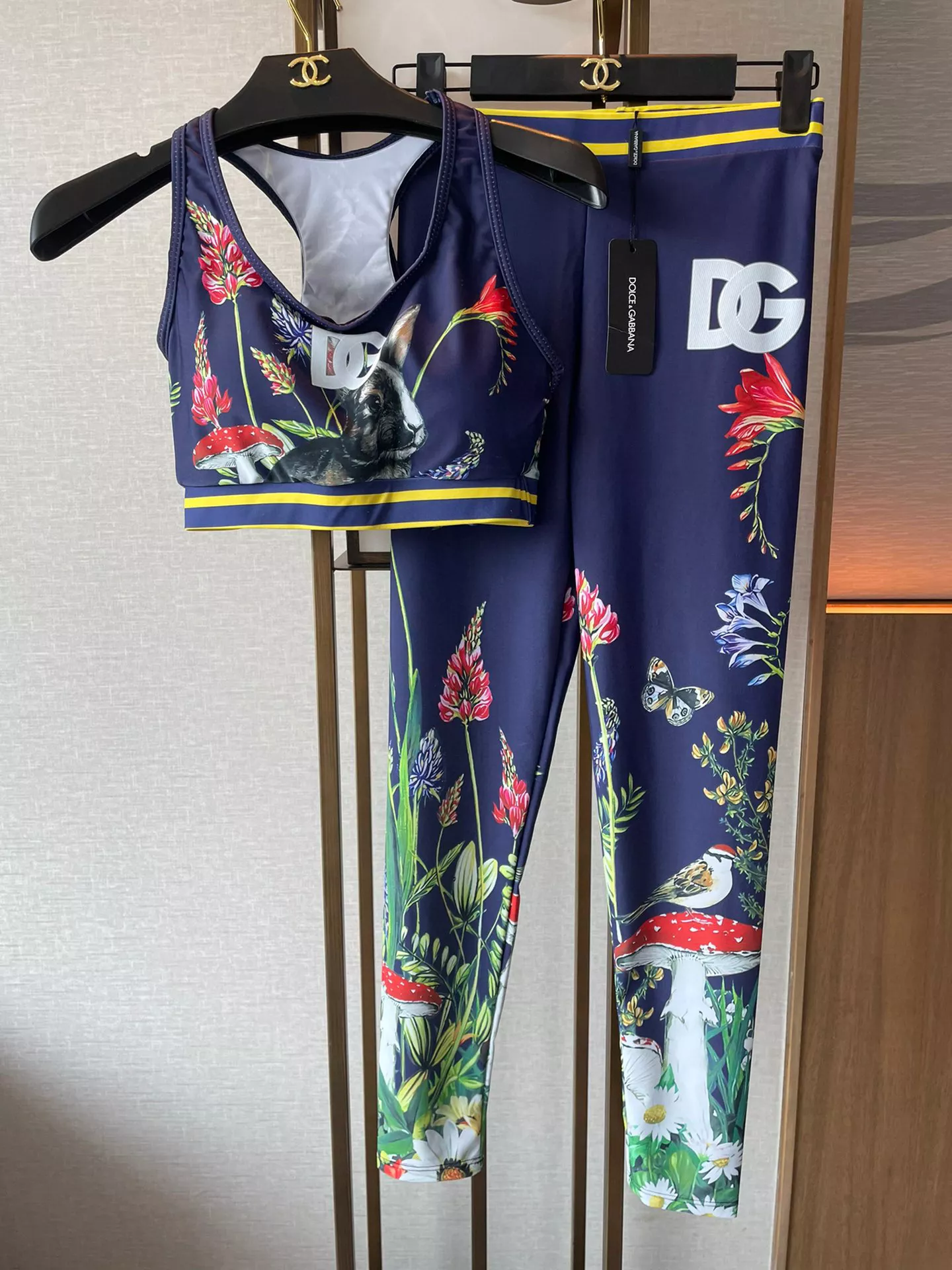 WellDesigned 6286 Dolce & Gabbana D&G Tracksuits Sleeveless For Women