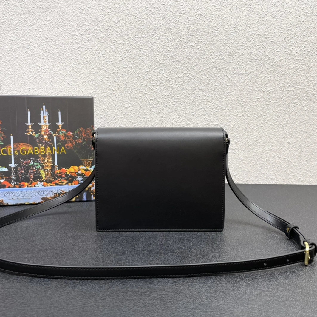 WellDesigned 6317 Dolce & Gabbana D&G AAA Quality Messenger Bags For Women
