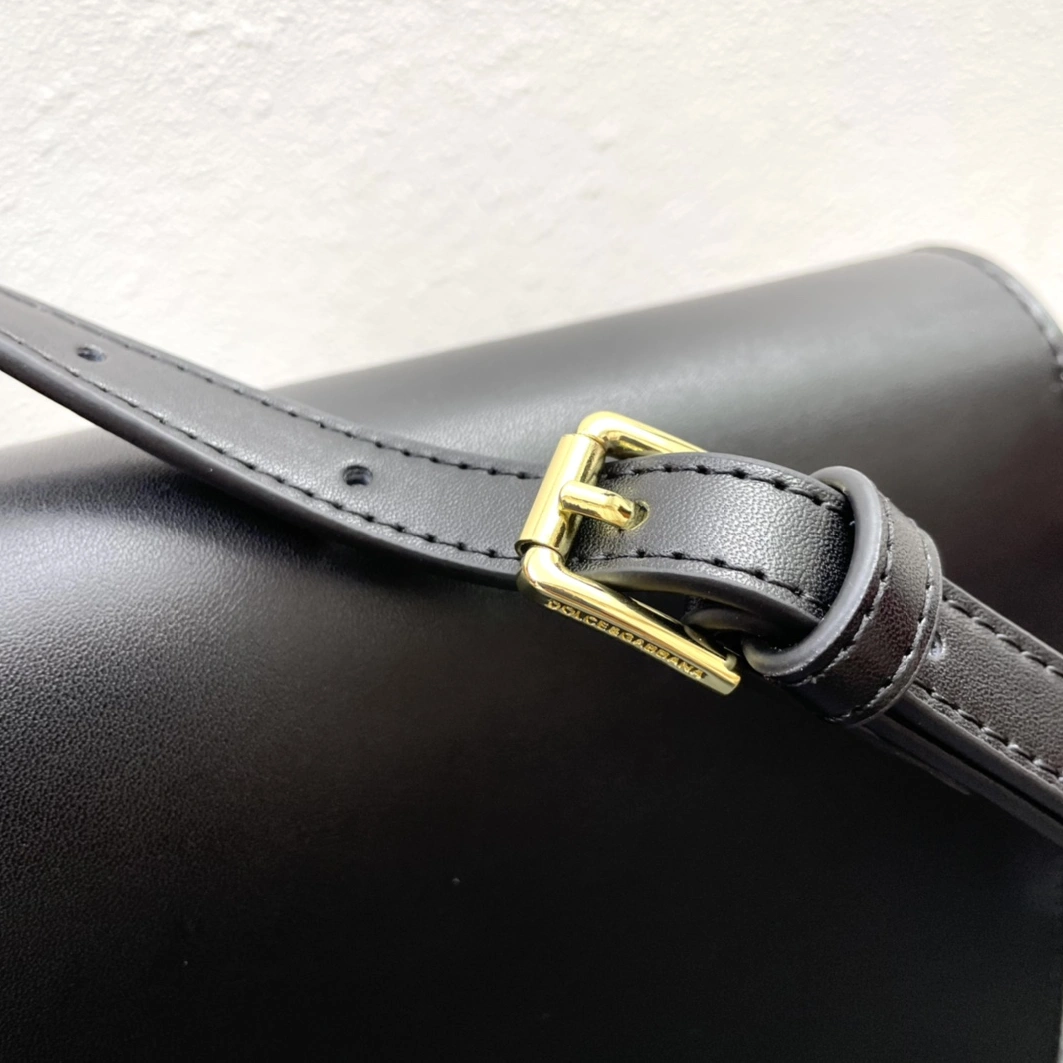 WellDesigned 6317 Dolce & Gabbana D&G AAA Quality Messenger Bags For Women