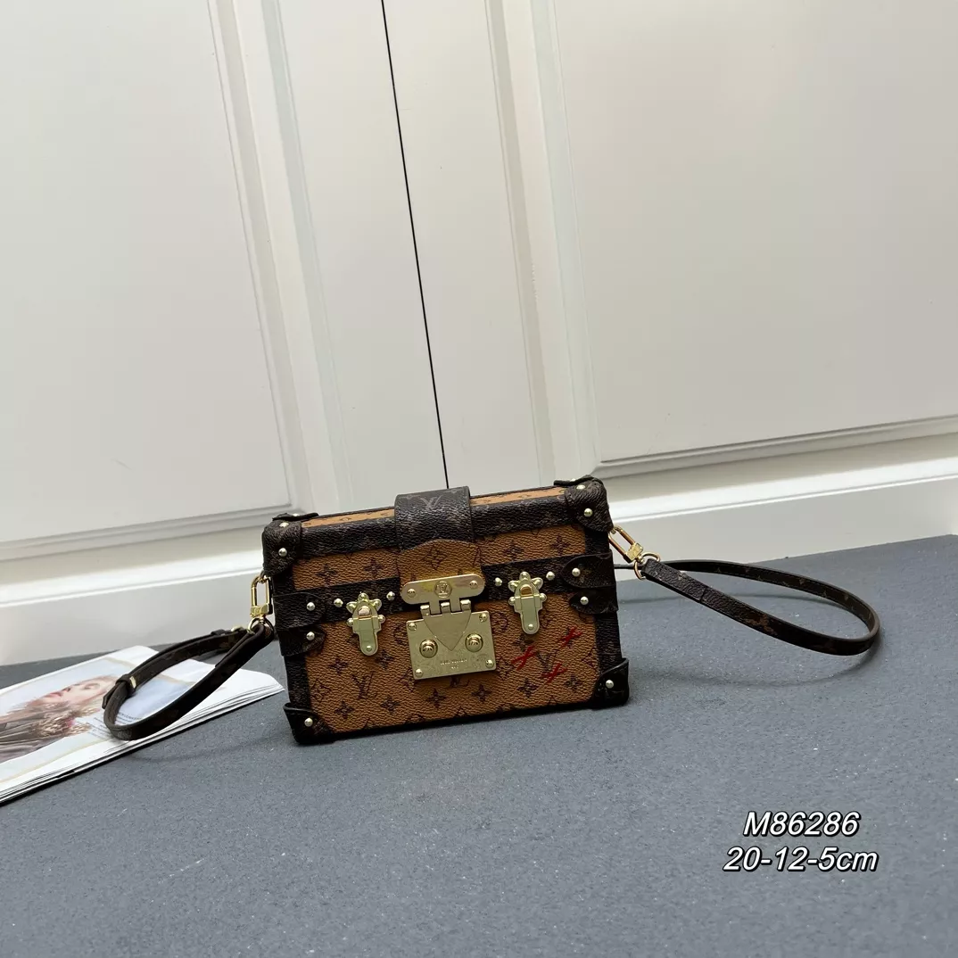 WellDesigned 6519 Louis Vuitton AAA Quality Messenger Bags For Women
