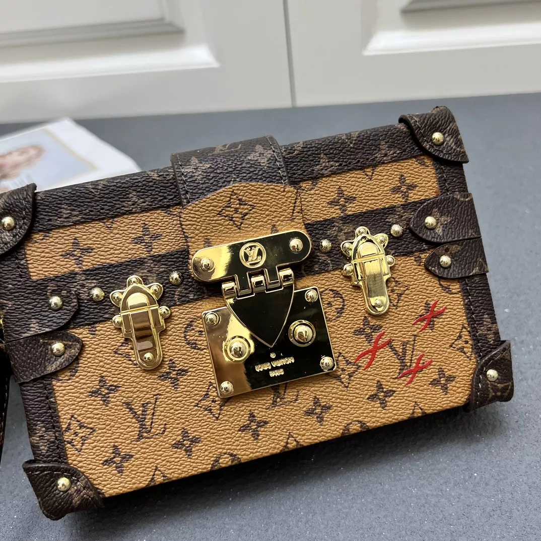 WellDesigned 6519 Louis Vuitton AAA Quality Messenger Bags For Women