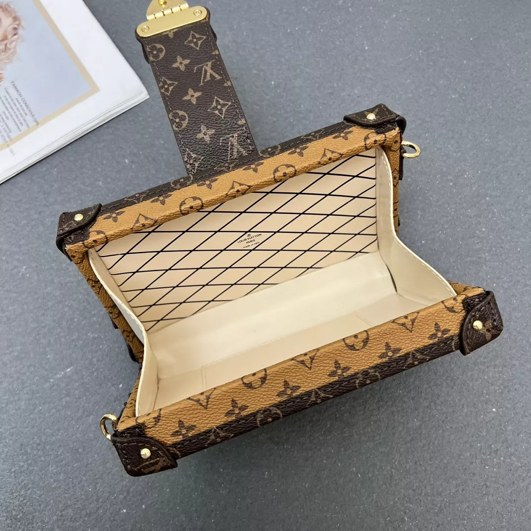 WellDesigned 6519 Louis Vuitton AAA Quality Messenger Bags For Women