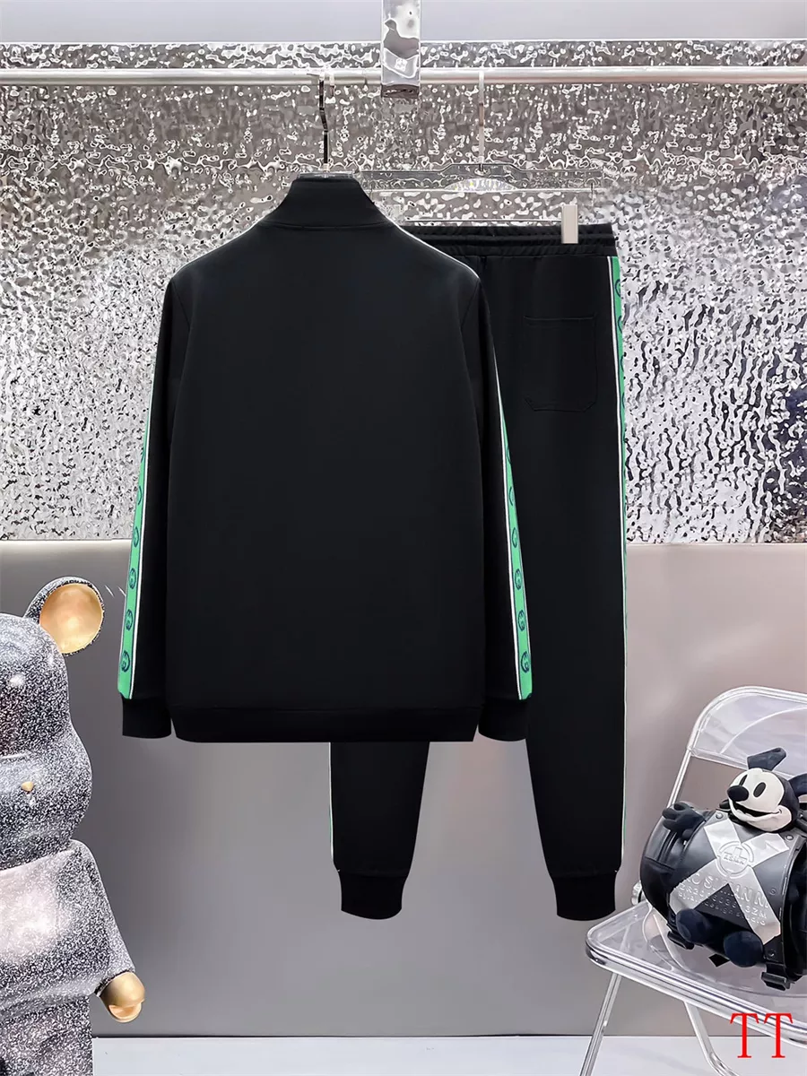 WellDesigned 6547 Gucci Tracksuits Long Sleeved For Men