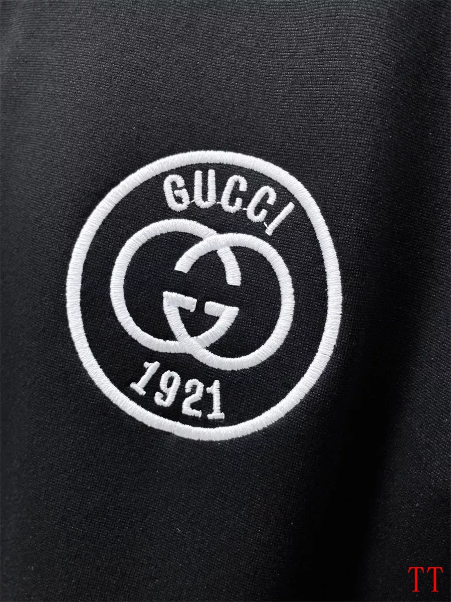 WellDesigned 6547 Gucci Tracksuits Long Sleeved For Men