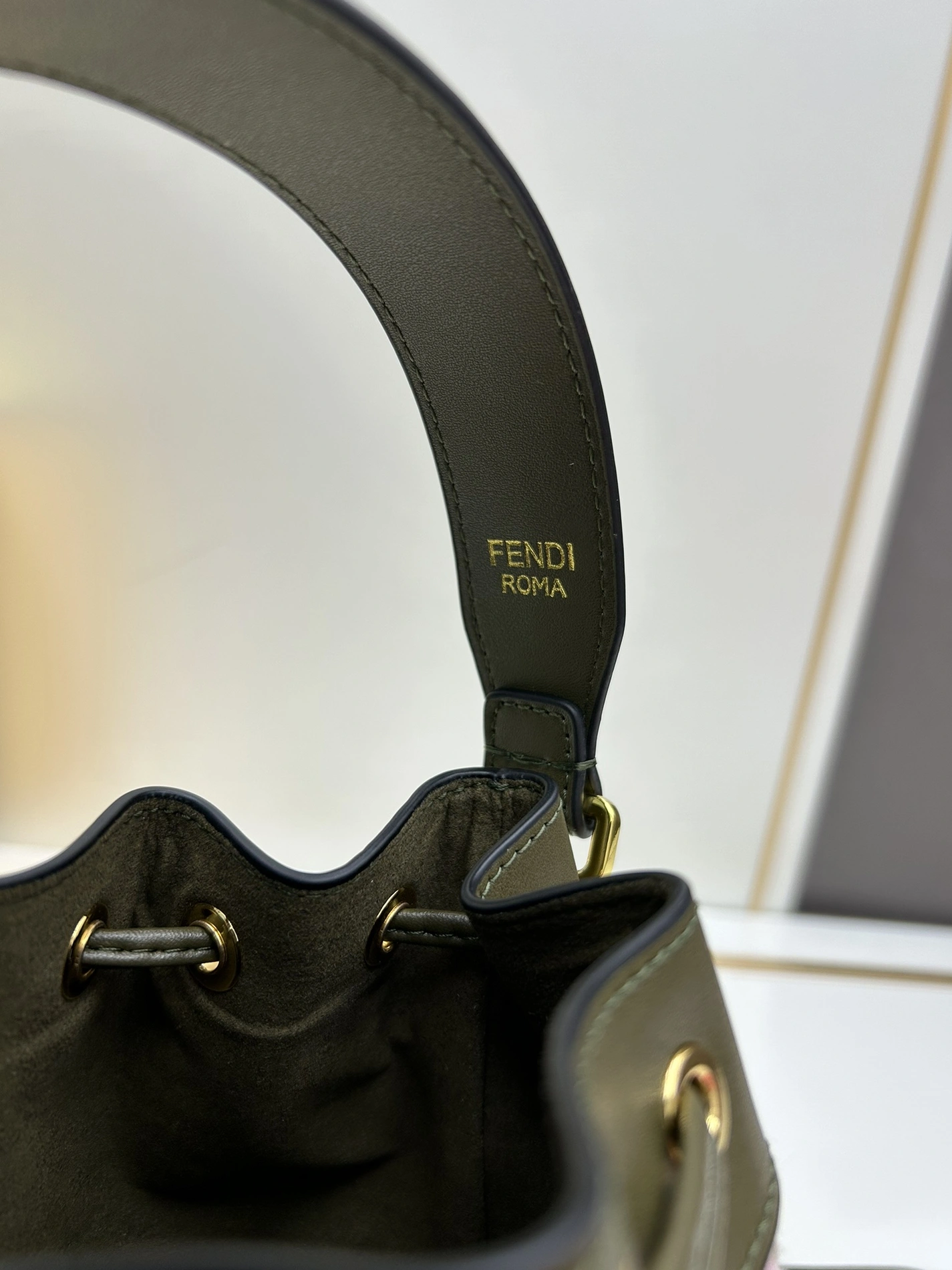 WellDesigned 6588 Fendi AAA Quality Messenger Bags For Women