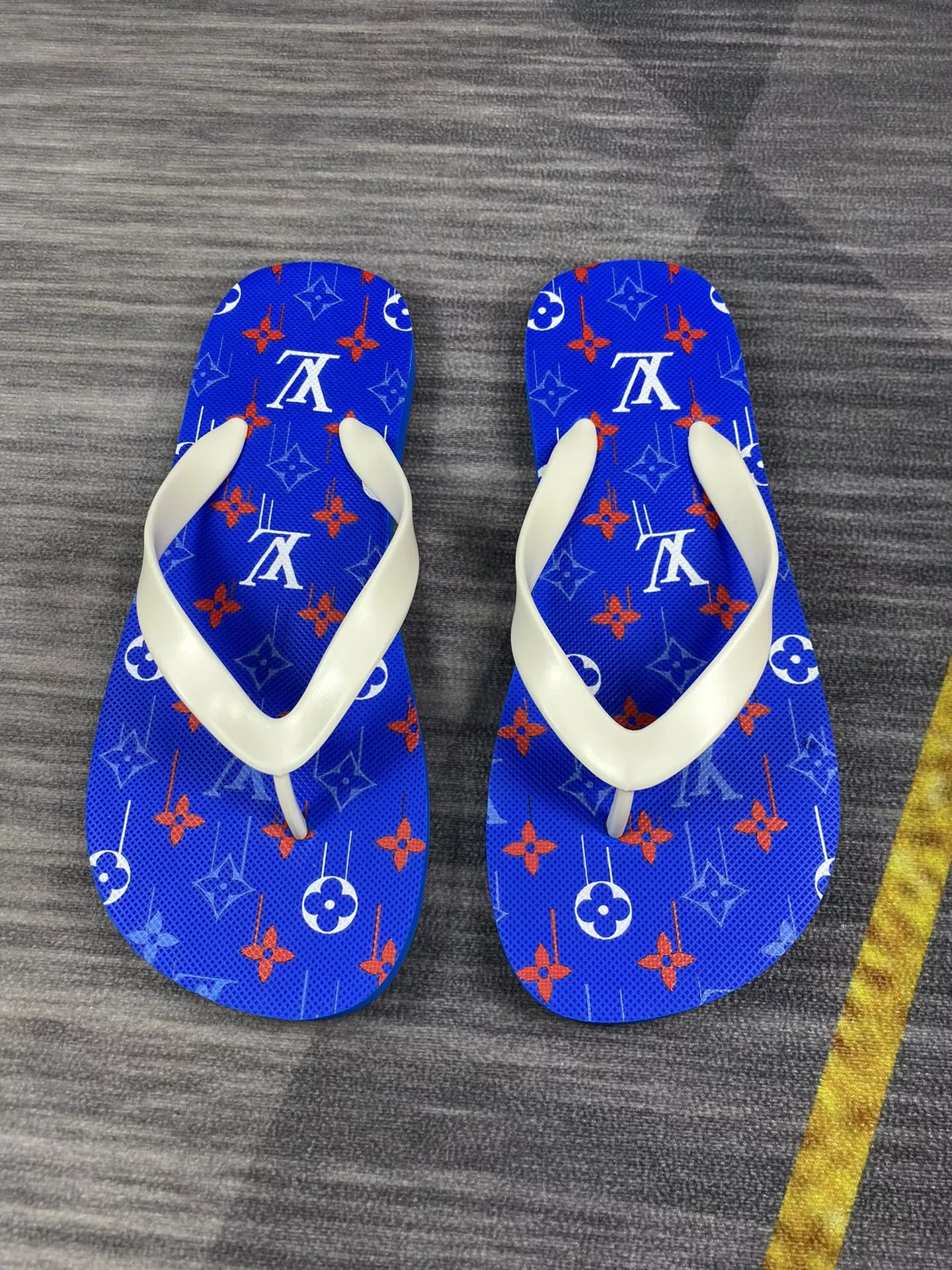 WellDesigned 6633 Louis Vuitton Slippers For Men