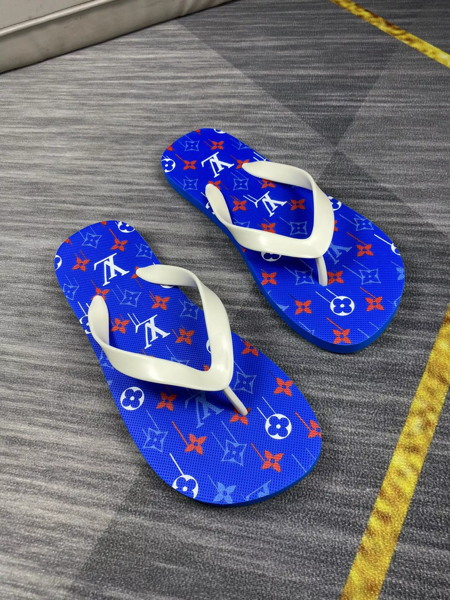 WellDesigned 6633 Louis Vuitton Slippers For Men