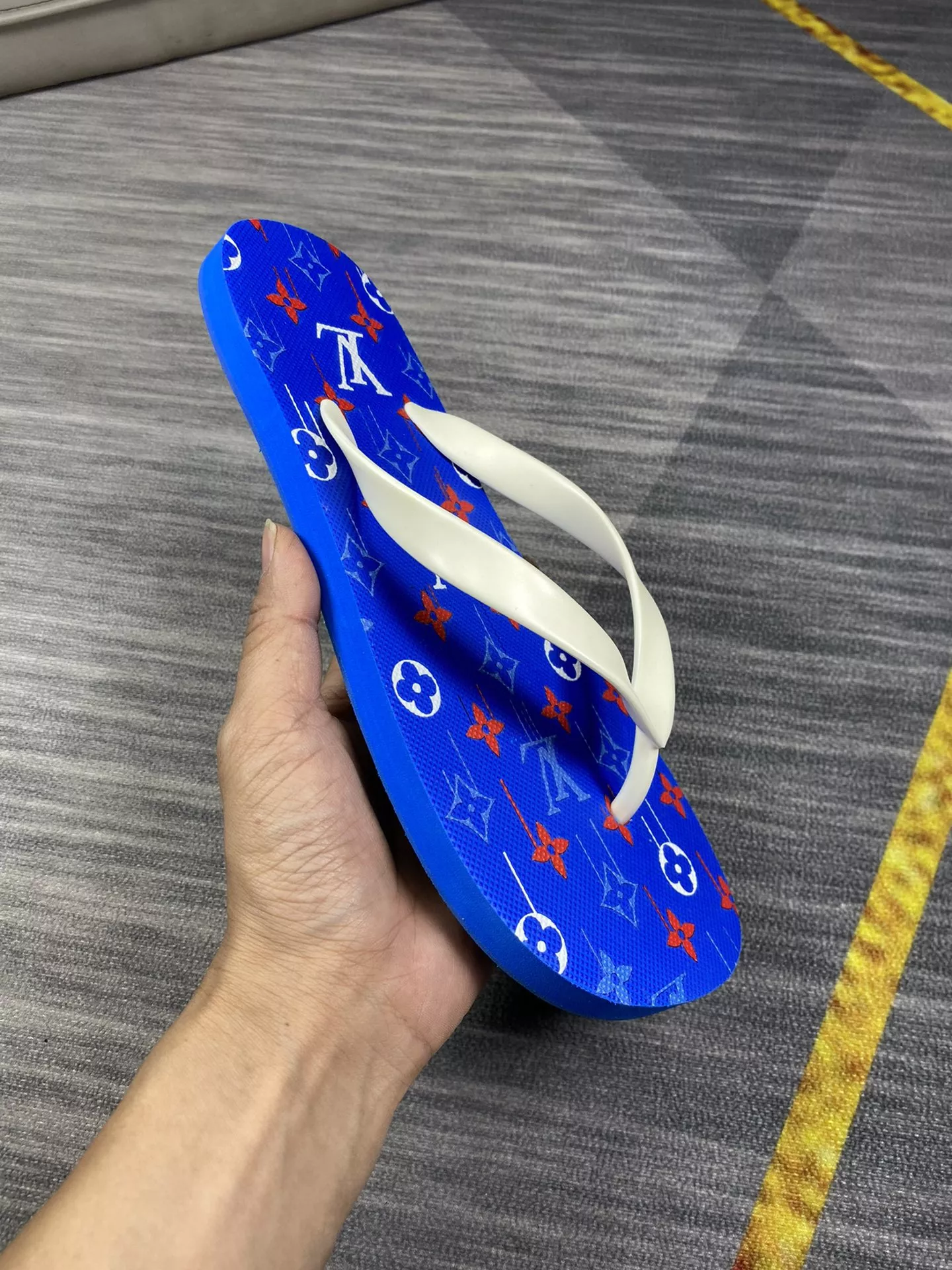 WellDesigned 6633 Louis Vuitton Slippers For Men