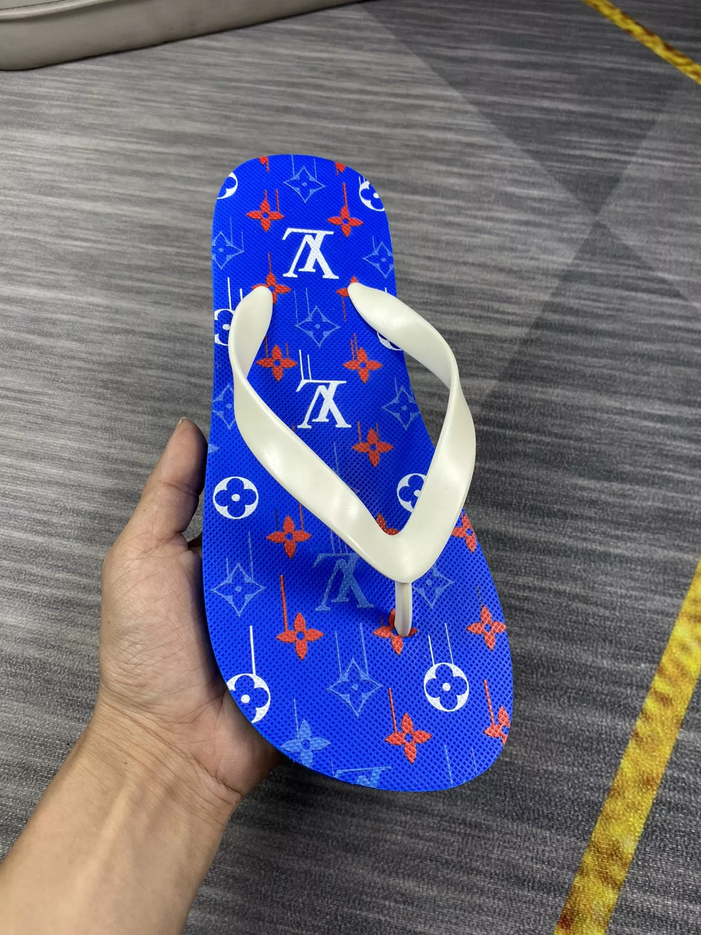 WellDesigned 6633 Louis Vuitton Slippers For Men