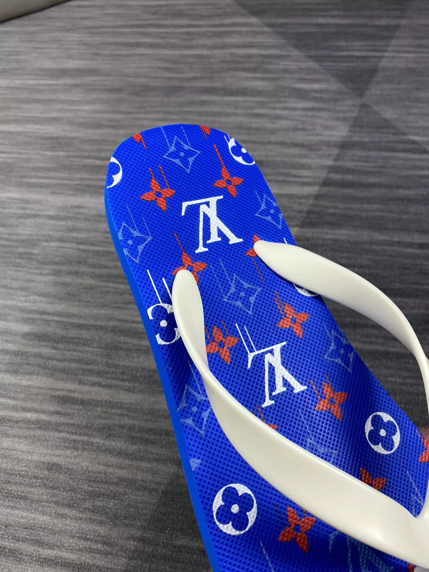 WellDesigned 6633 Louis Vuitton Slippers For Men