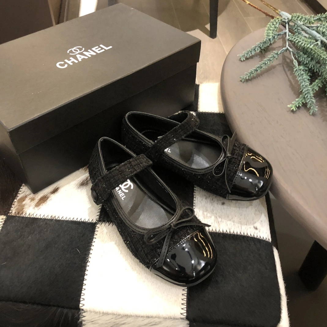 WellDesigned 6707 Chanel Kids' Shoes