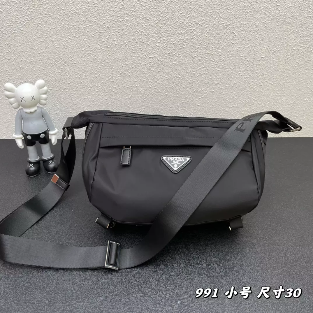 WellDesigned 6765 Prada AAA Man Messenger Bags