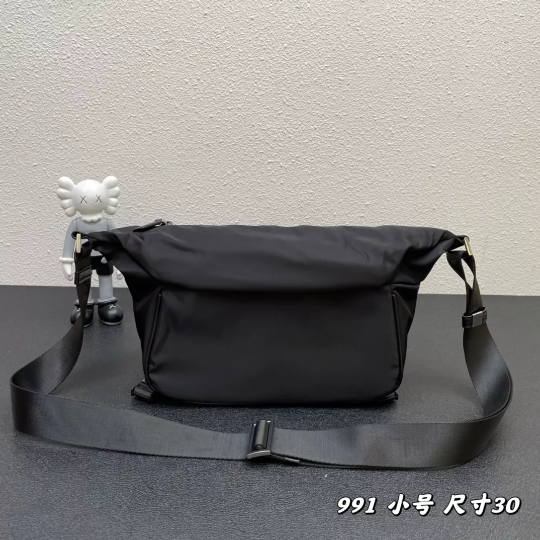 WellDesigned 6765 Prada AAA Man Messenger Bags