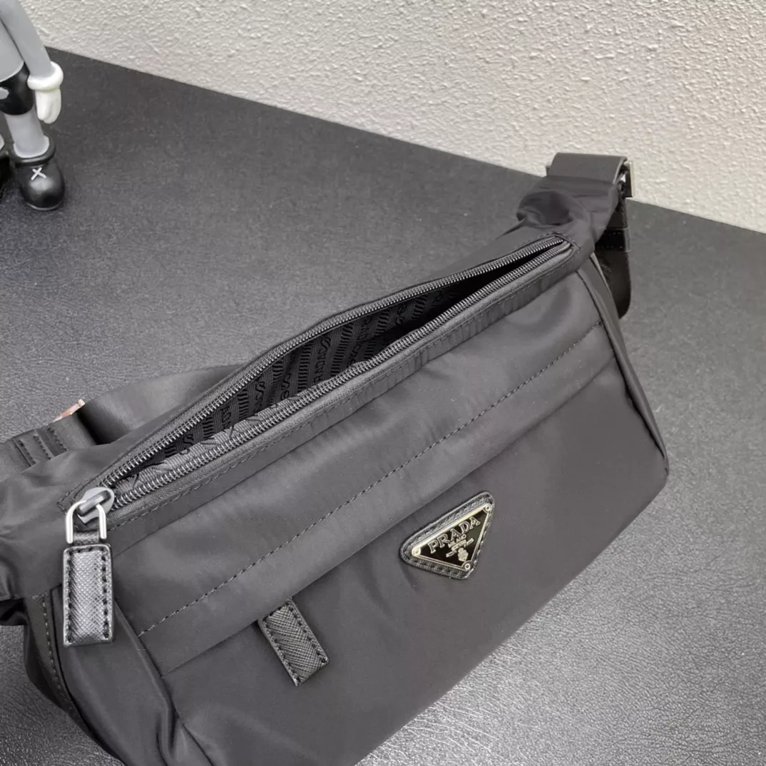 WellDesigned 6765 Prada AAA Man Messenger Bags