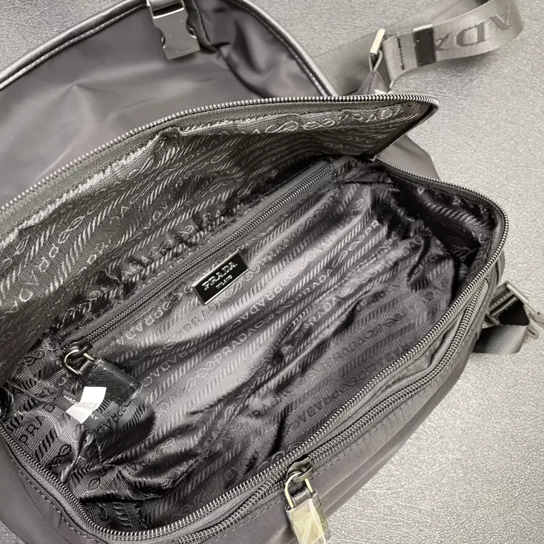 WellDesigned 6765 Prada AAA Man Messenger Bags