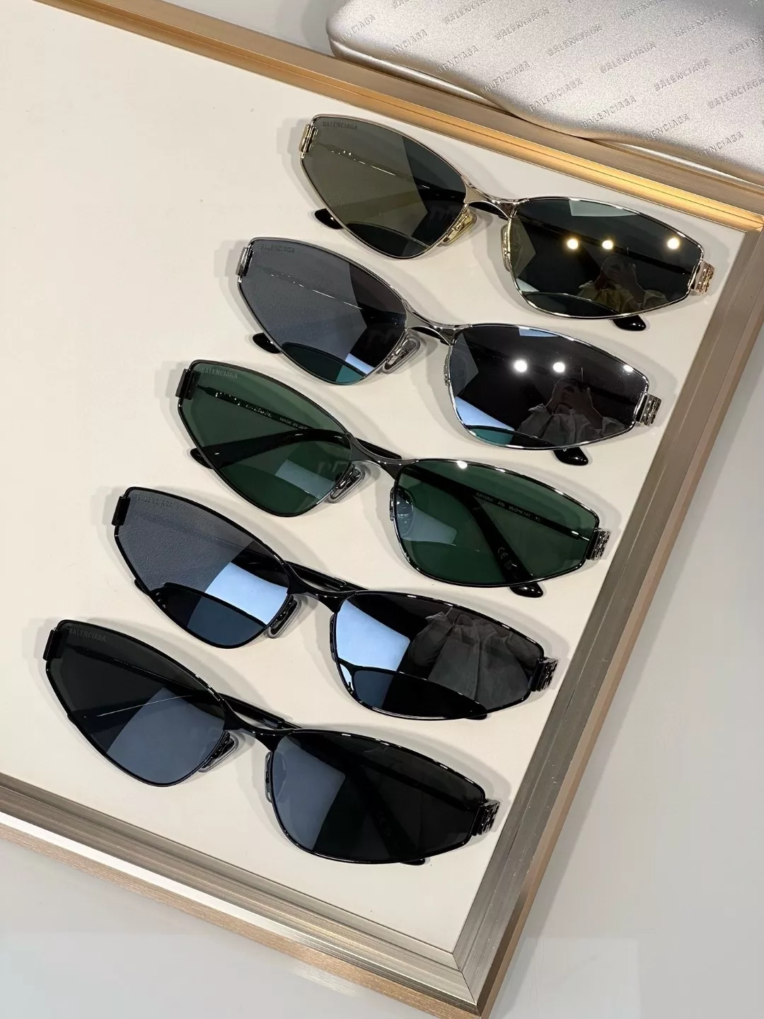 WellDesigned 6780 Balenciaga AAA Quality Sunglasses