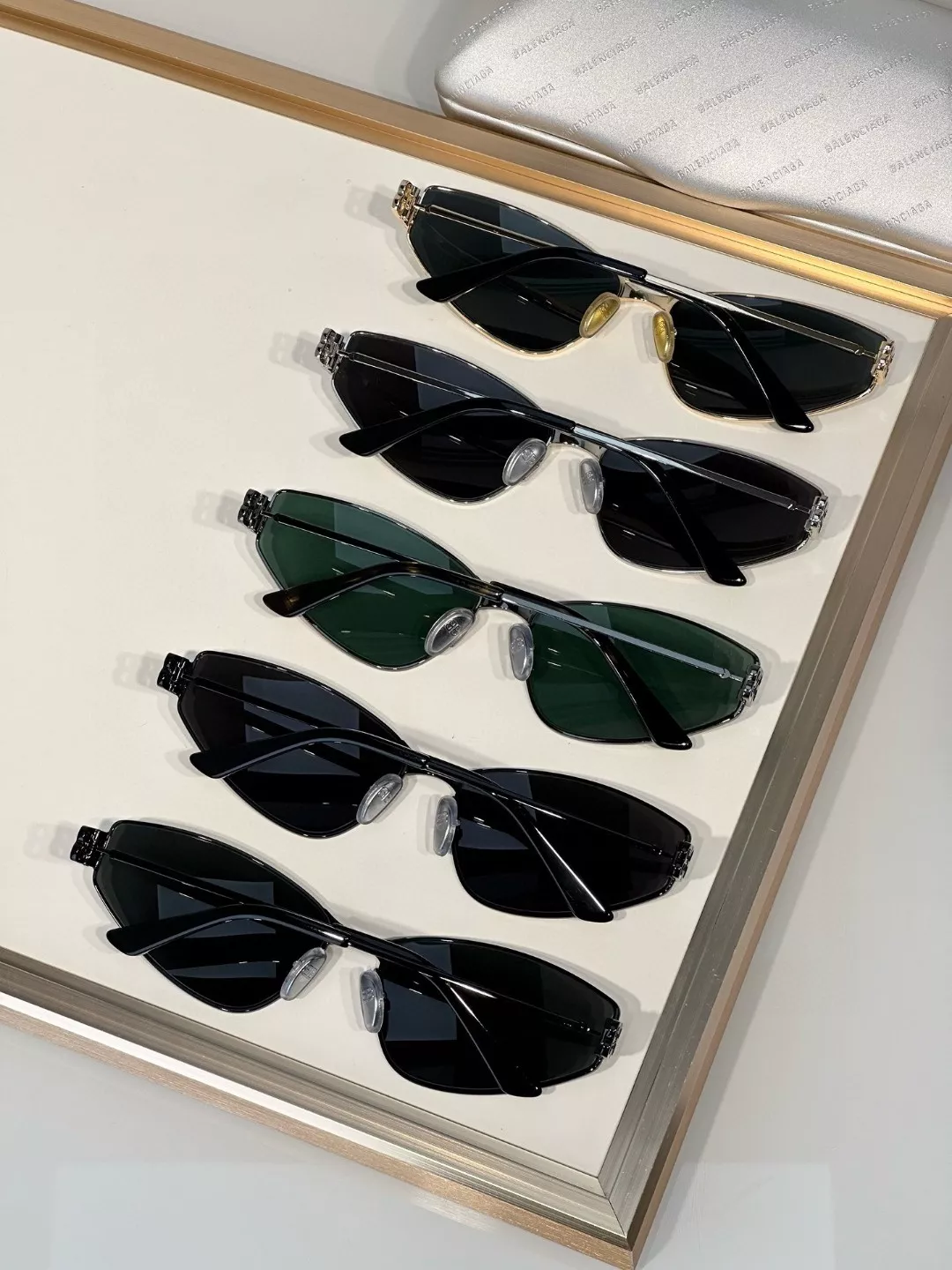 WellDesigned 6780 Balenciaga AAA Quality Sunglasses