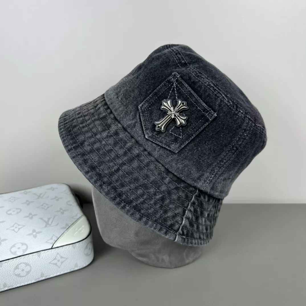 WellDesigned 6856 Chrome Hearts Caps