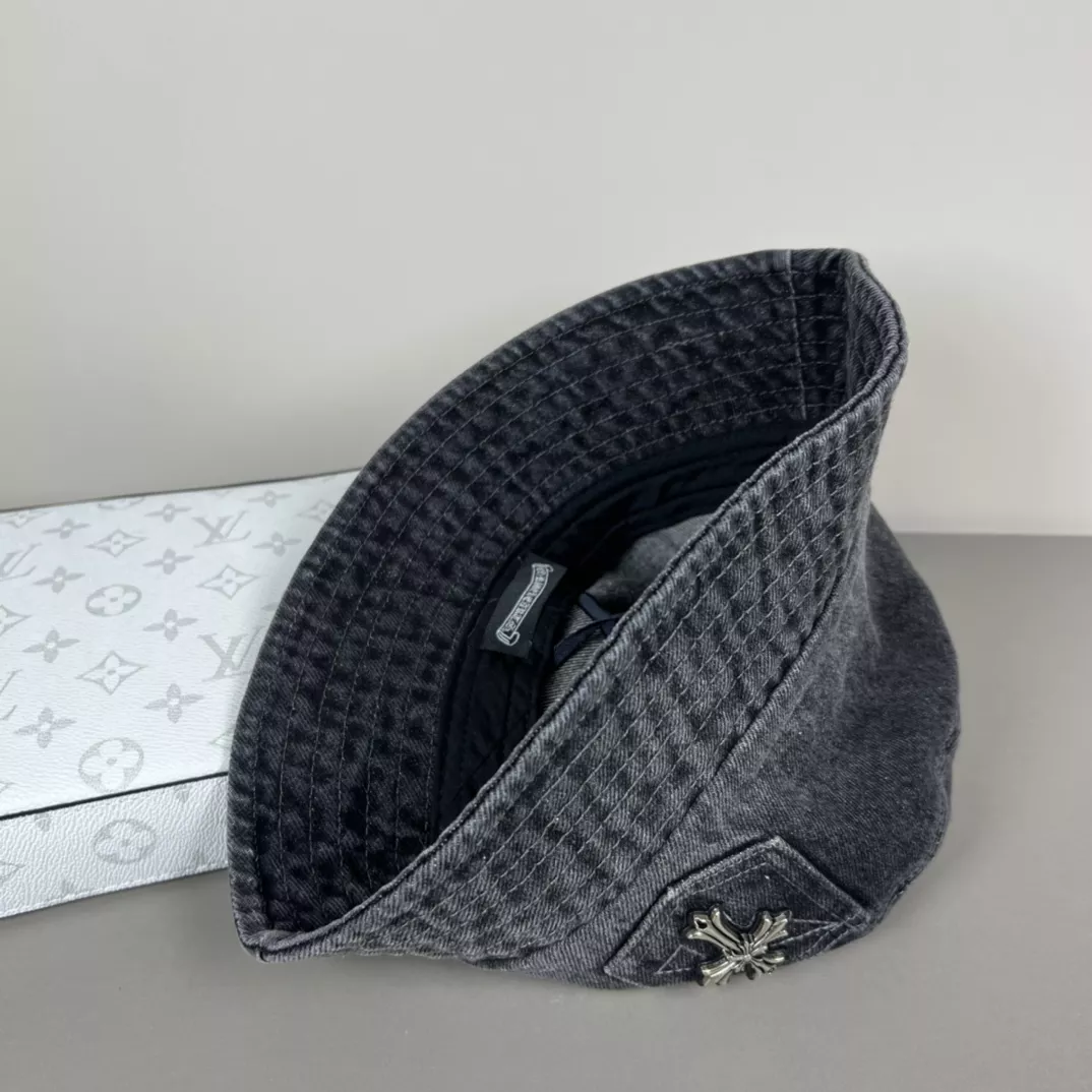 WellDesigned 6856 Chrome Hearts Caps