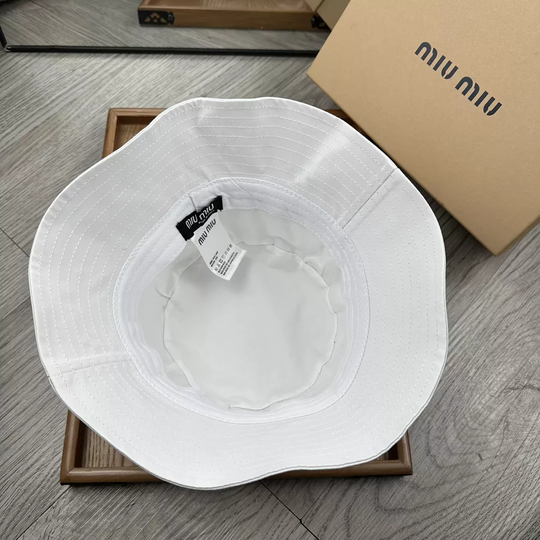 WellDesigned 6931 MIU MIU Caps