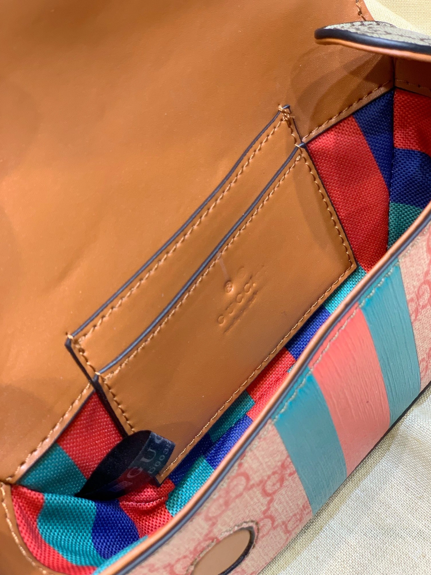 WellDesigned 7042 Gucci AAA Quality Messenger Bags For Women