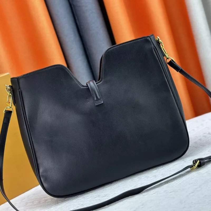 WellDesigned 7095 Louis Vuitton AAA Quality Messenger Bags For Women