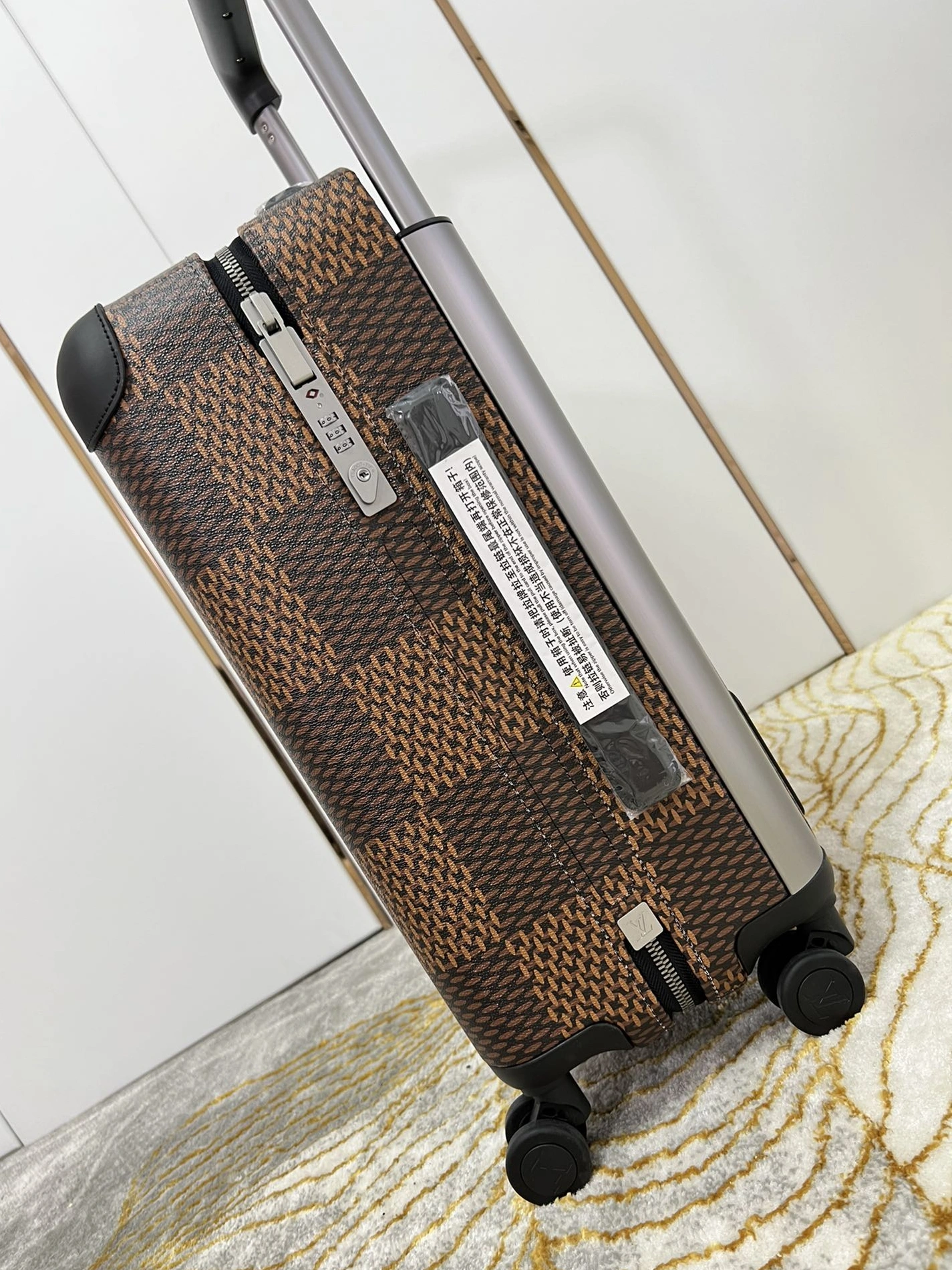WellDesigned 7097 Louis Vuitton Luggage