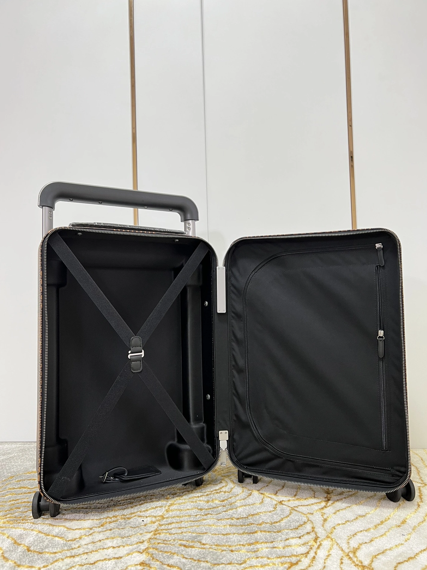 WellDesigned 7097 Louis Vuitton Luggage