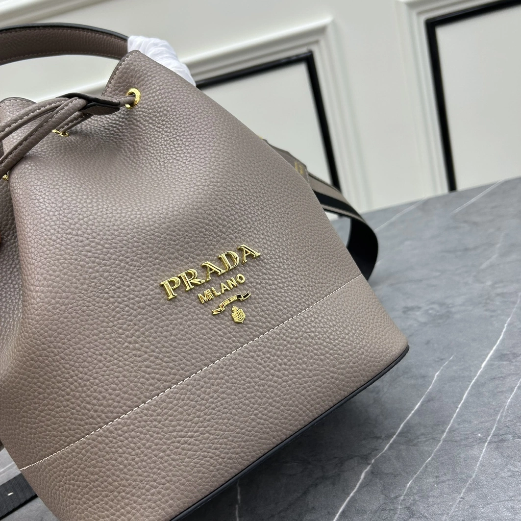 WellDesigned 7146 Prada AAA Quality Handbags For Women
