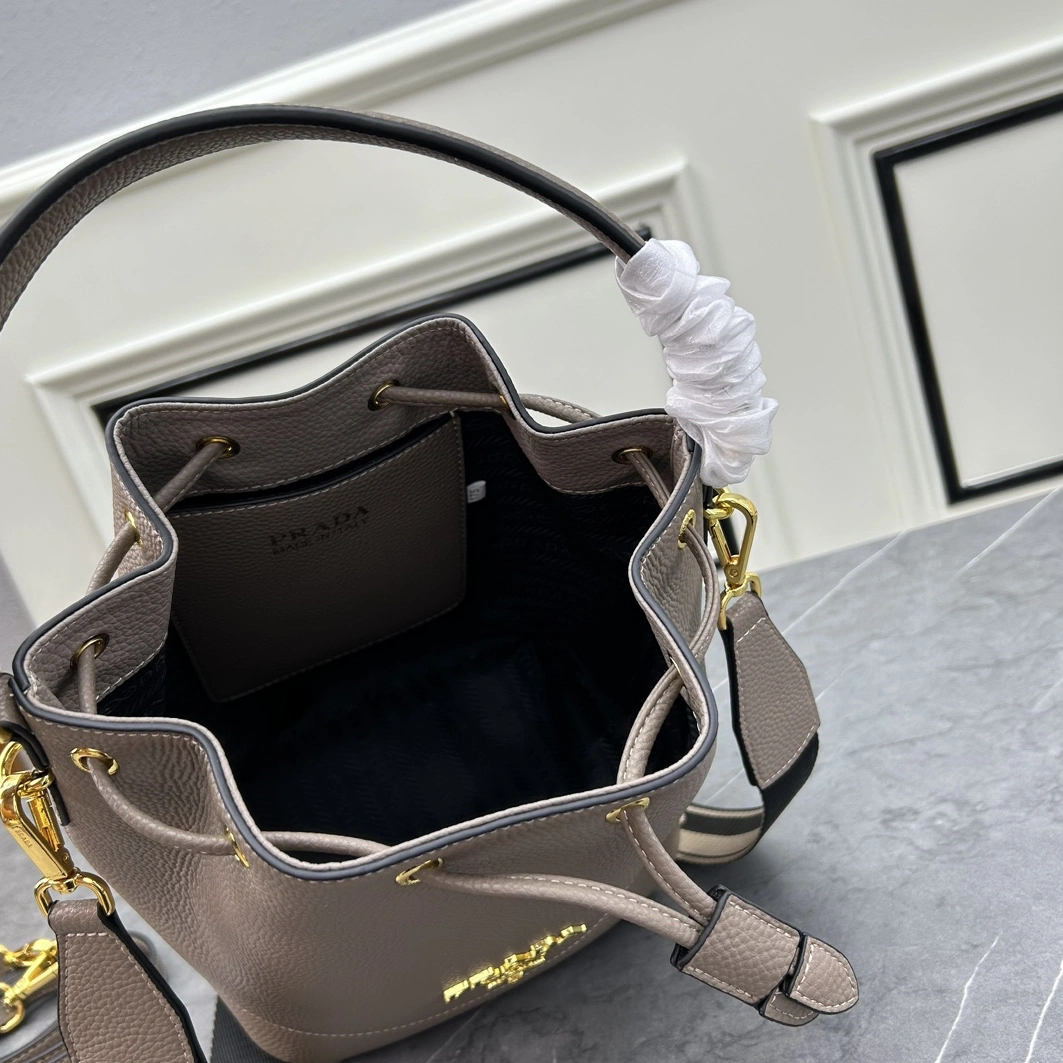 WellDesigned 7146 Prada AAA Quality Handbags For Women