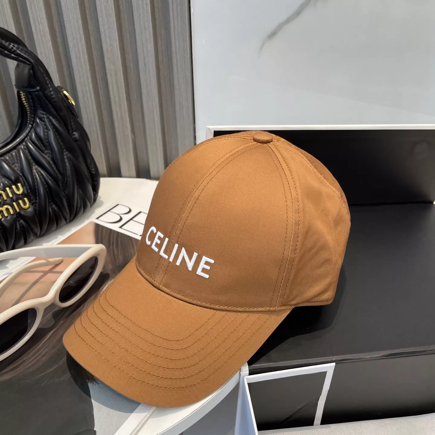 WellDesigned 7152 Celine Caps