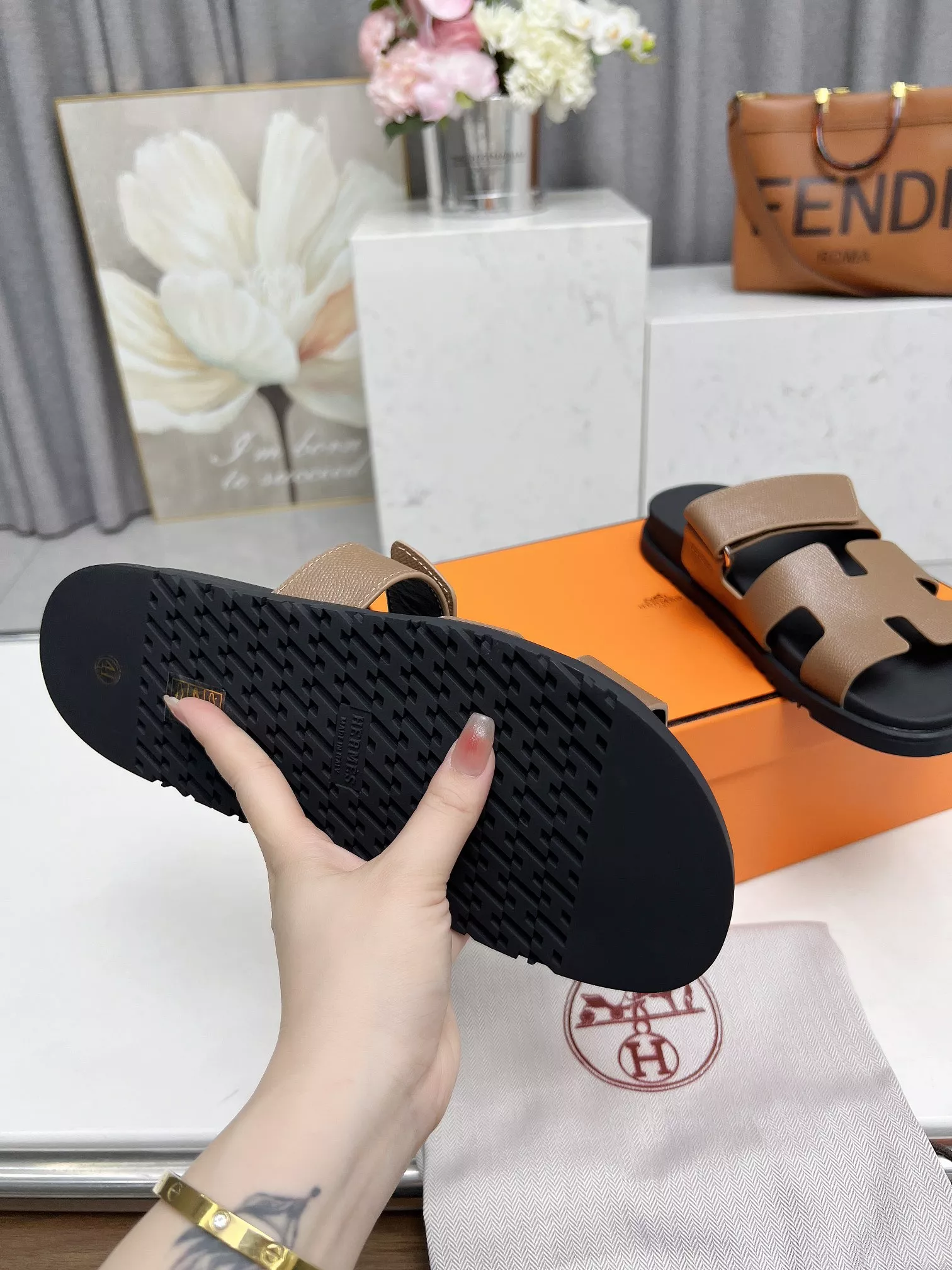 WellDesigned 7361 Hermes Slippers For Women