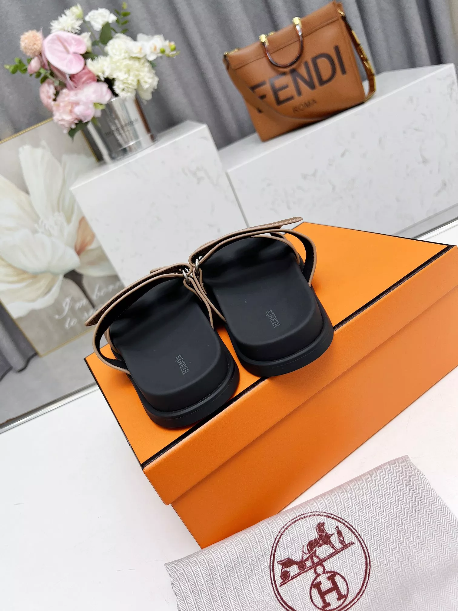 WellDesigned 7361 Hermes Slippers For Women