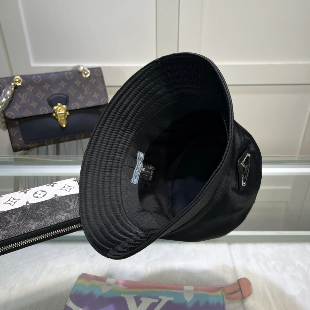 WellDesigned 7369 Prada Caps