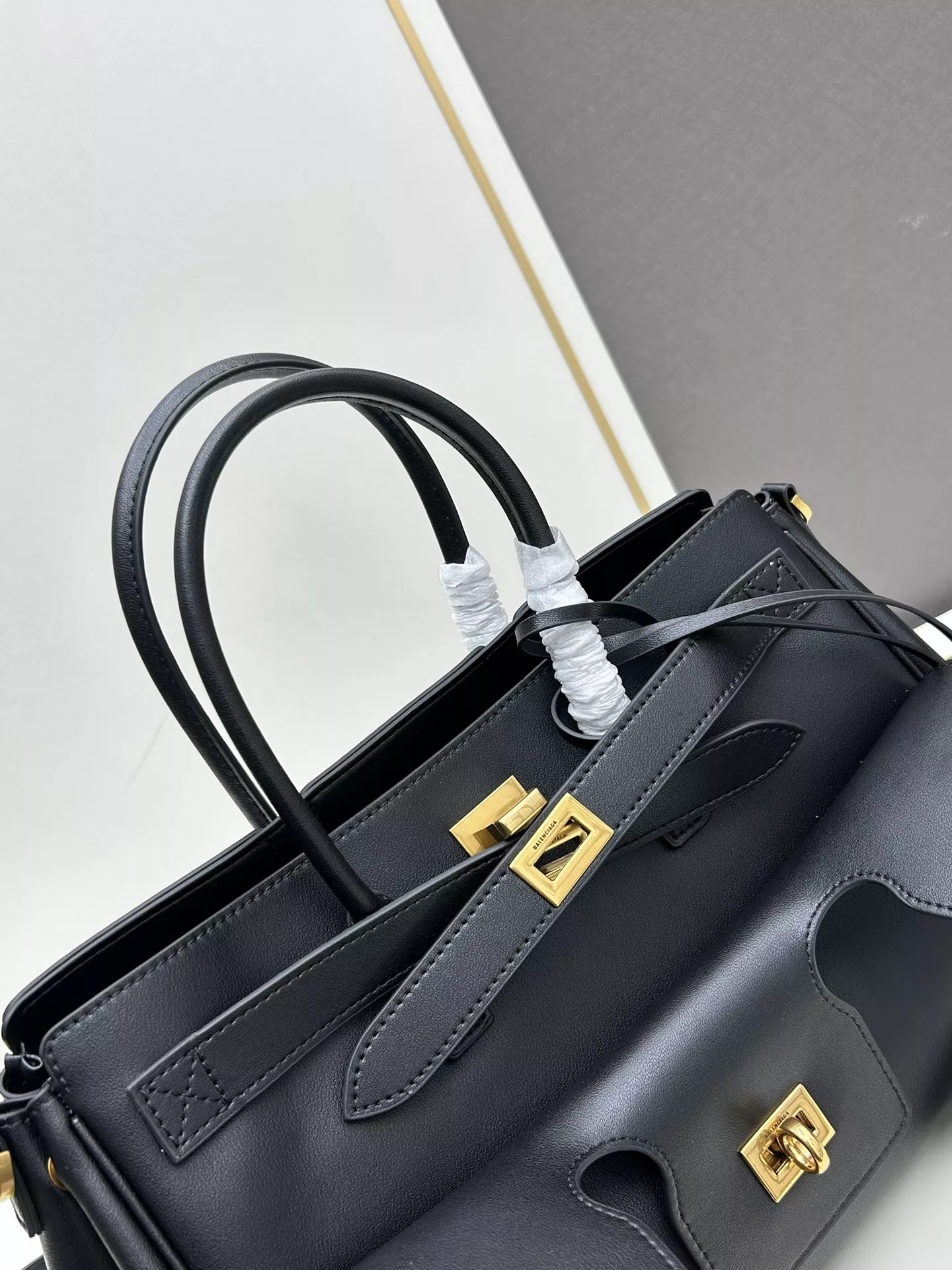 WellDesigned 743 Balenciaga AAA Quality Handbags For Women