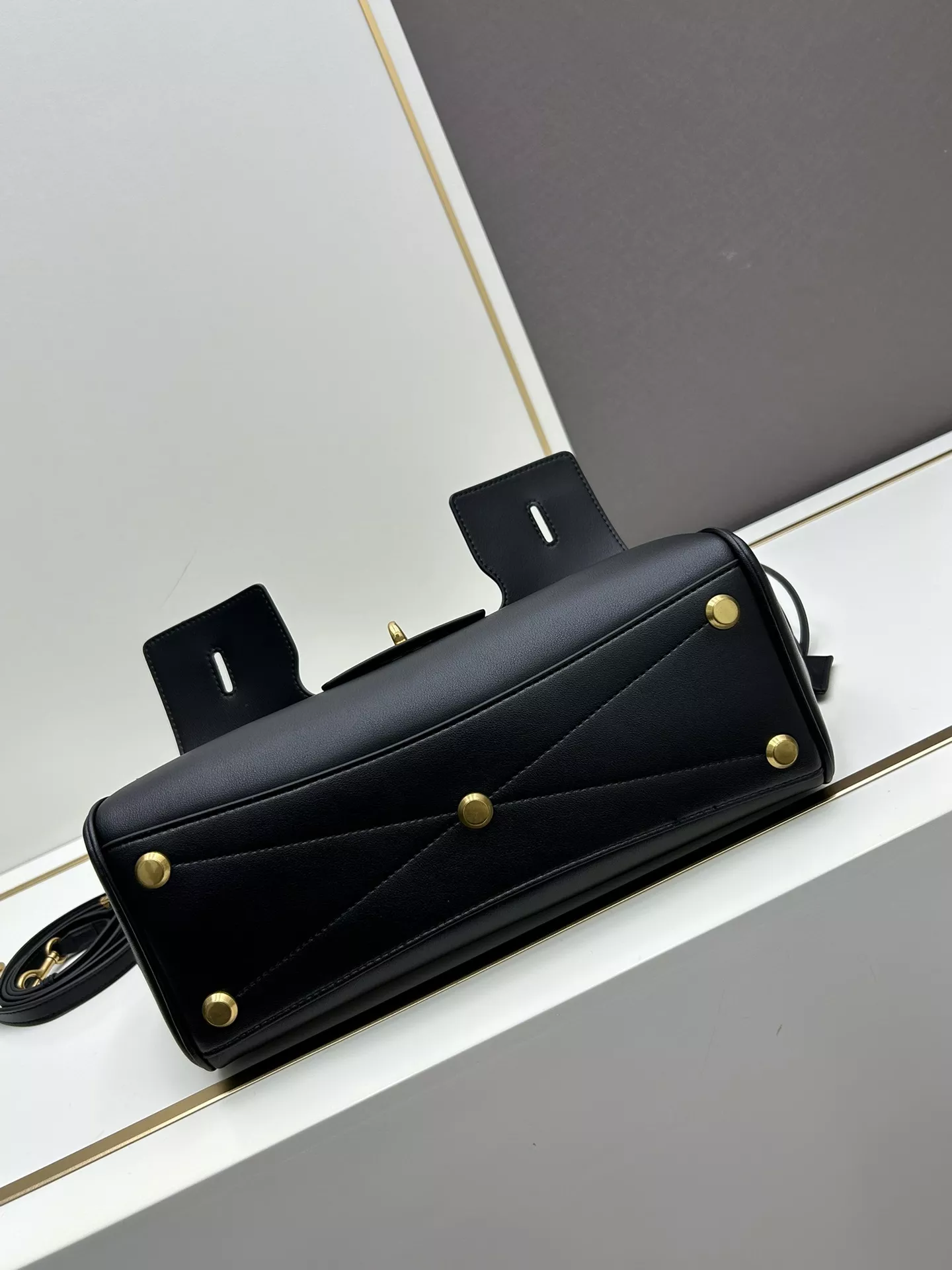 WellDesigned 743 Balenciaga AAA Quality Handbags For Women