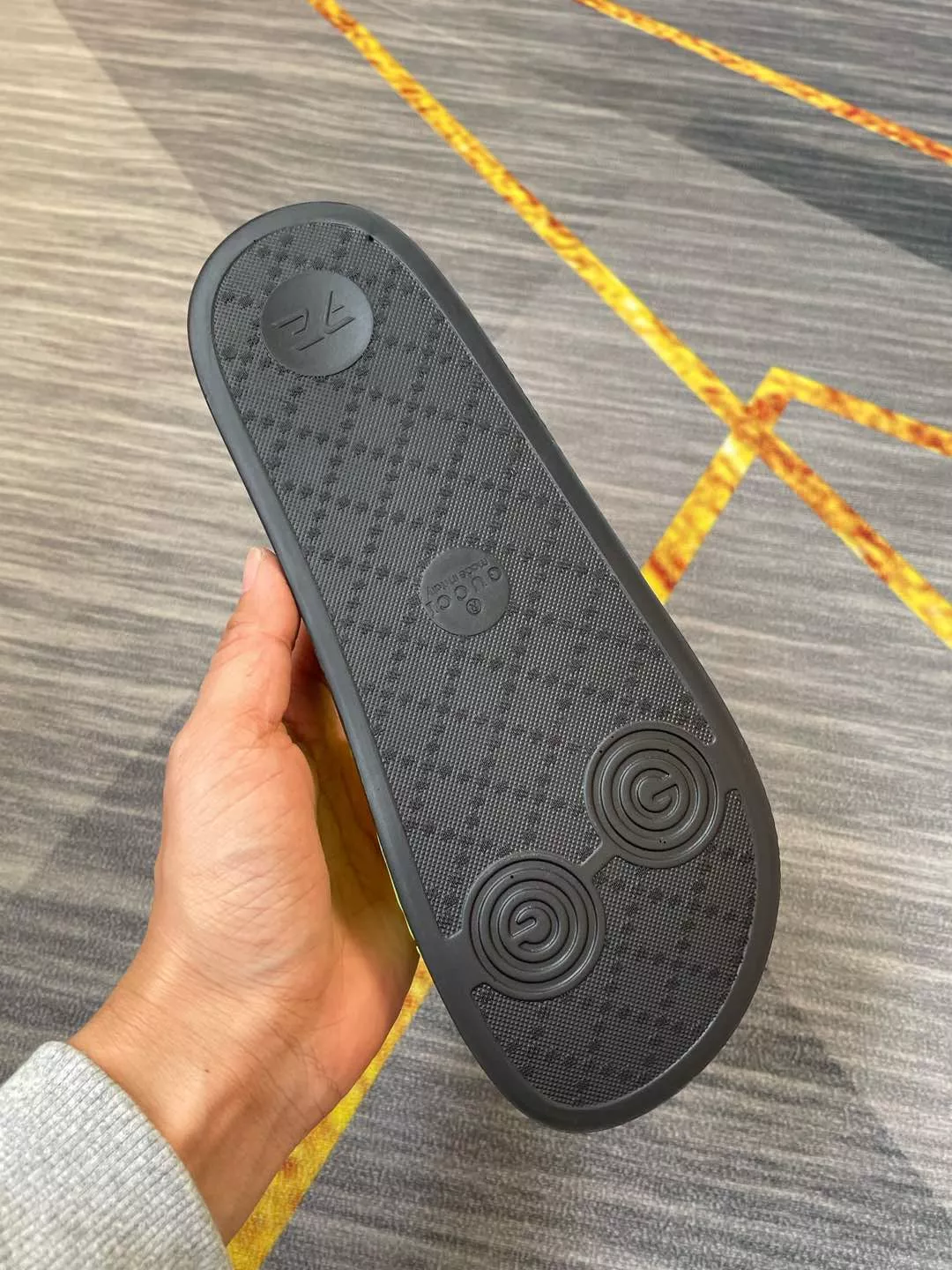 WellDesigned 7438 Gucci Slippers For Men