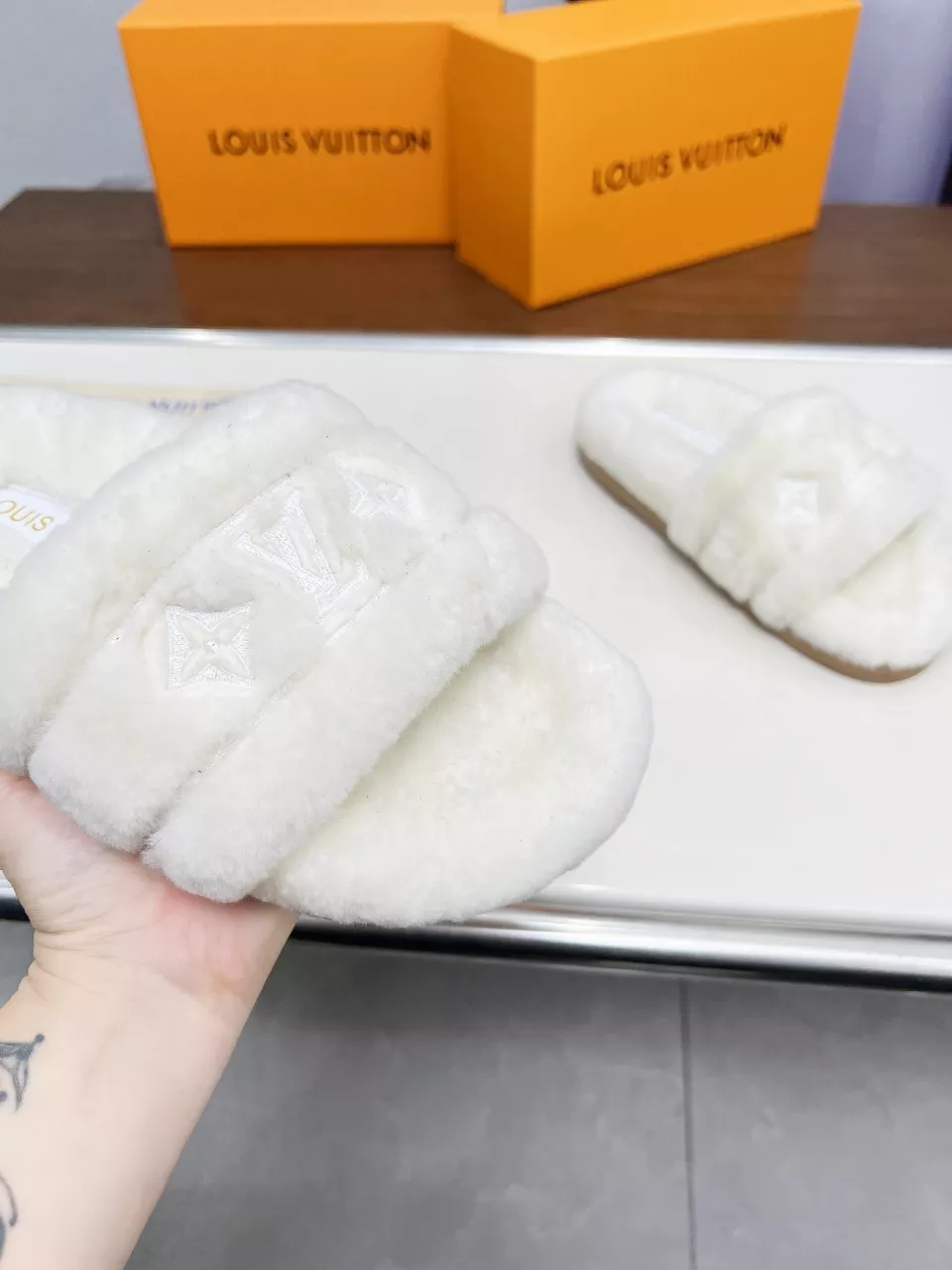 WellDesigned 7469 Louis Vuitton Slippers For Women