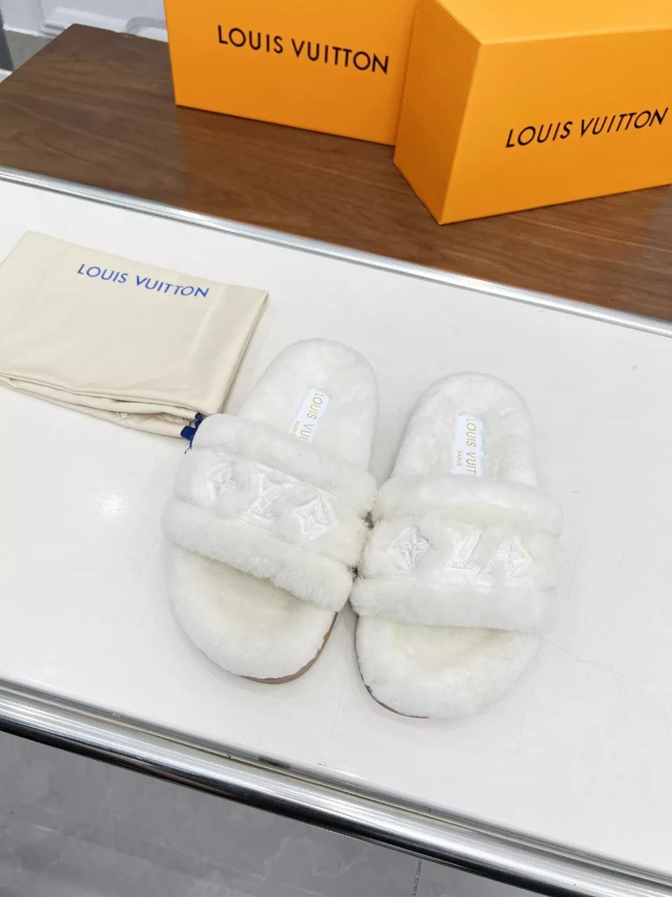 WellDesigned 7469 Louis Vuitton Slippers For Women