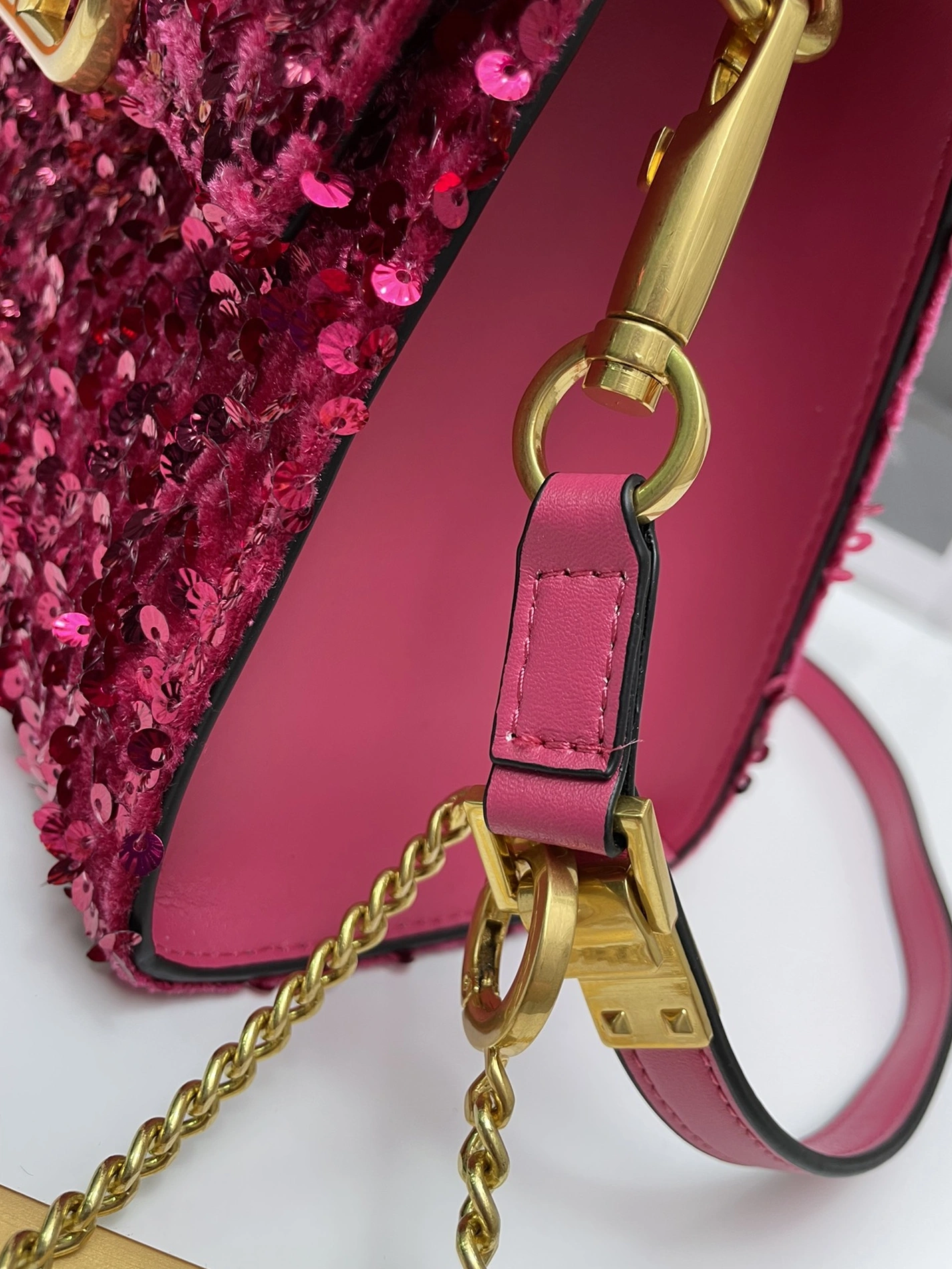 WellDesigned 748 Valentino AAA Quality Handbags For Women