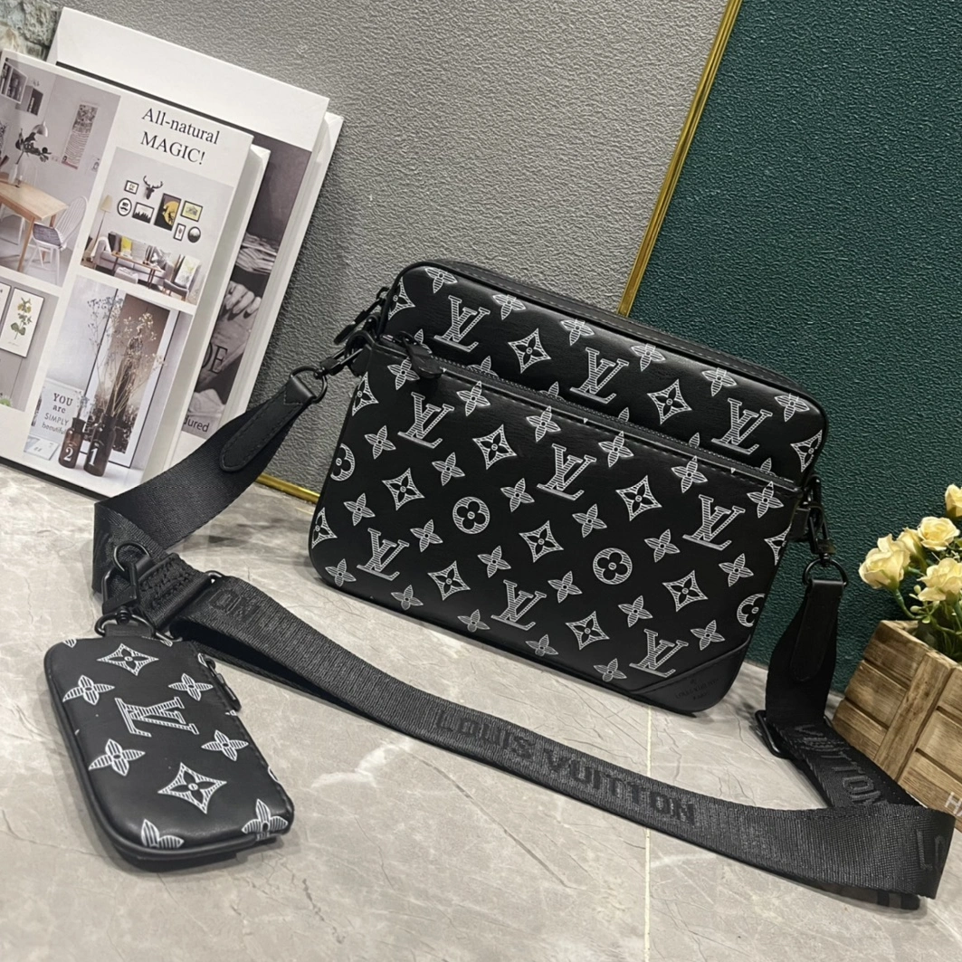 WellDesigned 7520 Louis Vuitton AAA Man Messenger Bags