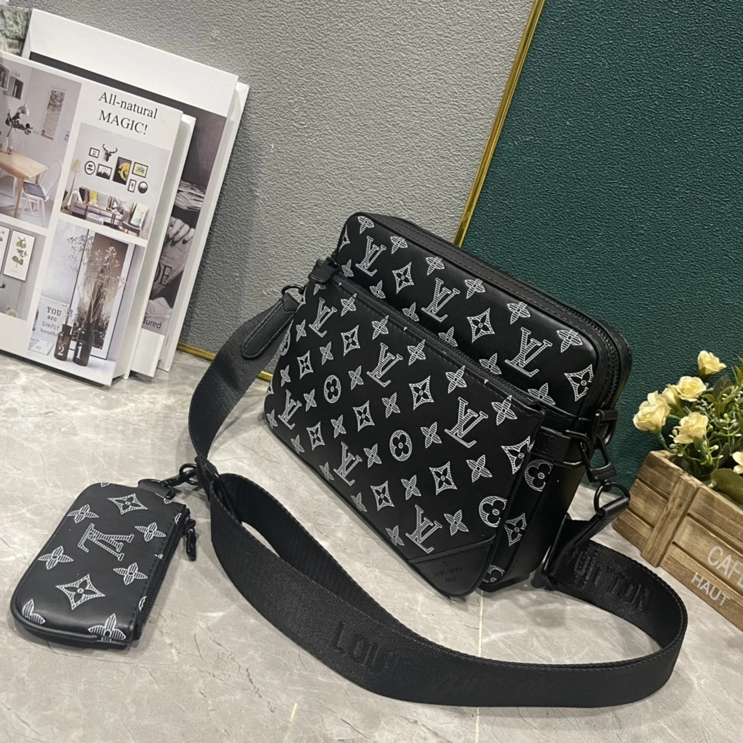 WellDesigned 7520 Louis Vuitton AAA Man Messenger Bags