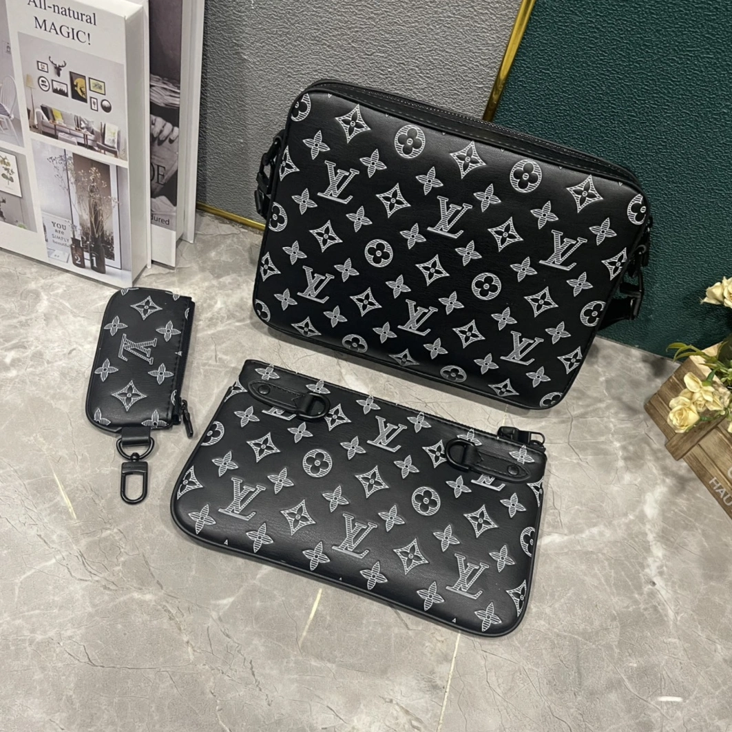 WellDesigned 7520 Louis Vuitton AAA Man Messenger Bags